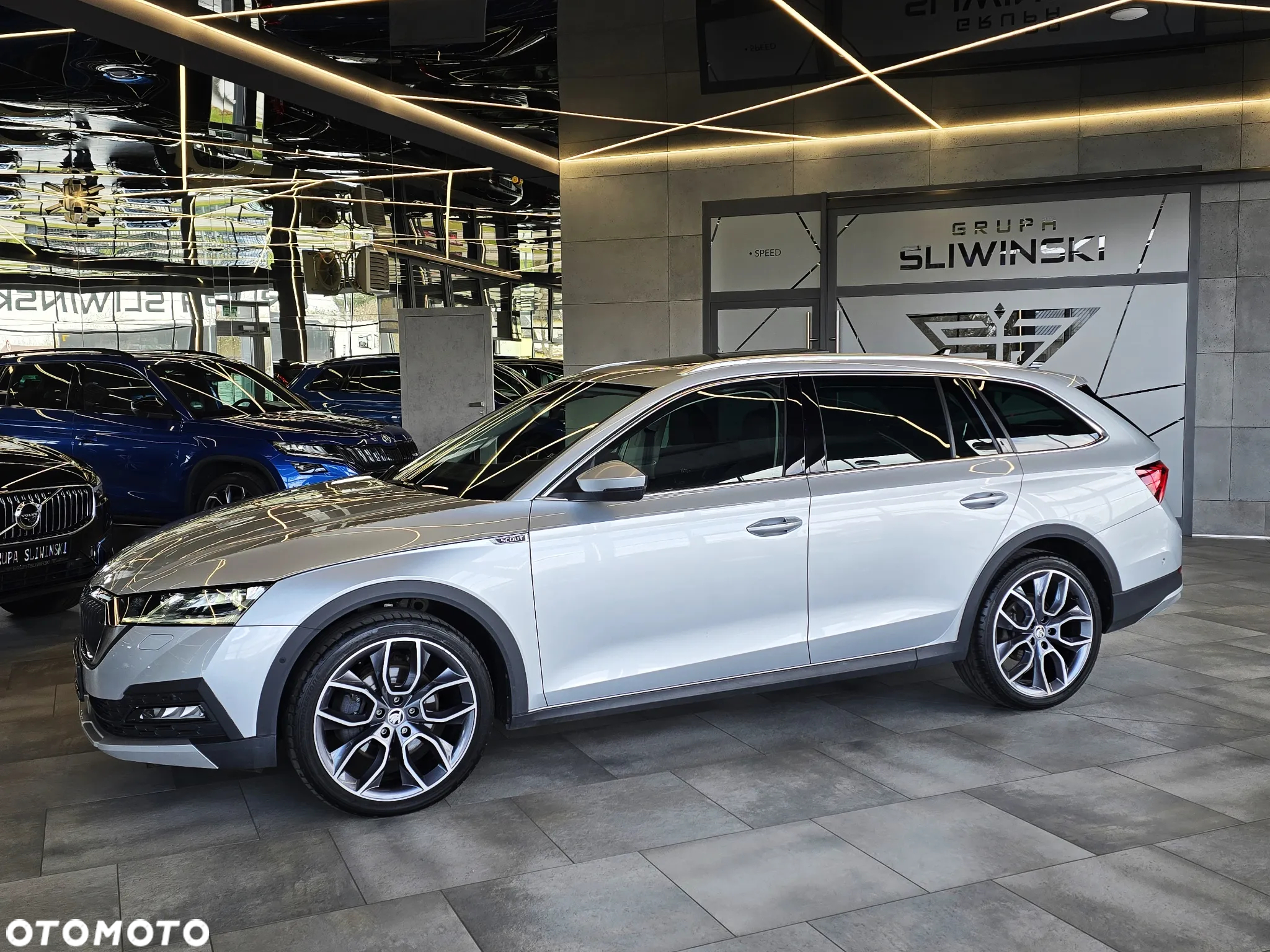 Skoda Octavia Combi 2.0 TDI DSG 4x4 Scout - 4