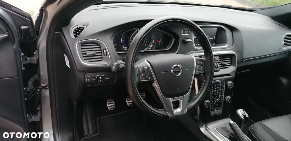 Volvo V40 T3 Drive-E R-Design Momentum - 17
