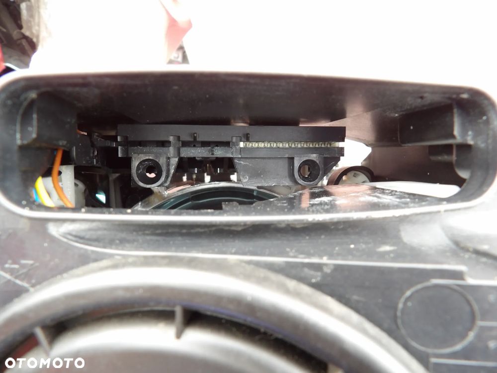 BMW - F10 - H7 - BRAK UCHWYTU - LEWA LAMPA PRZEDNIA - EUROPA - 8