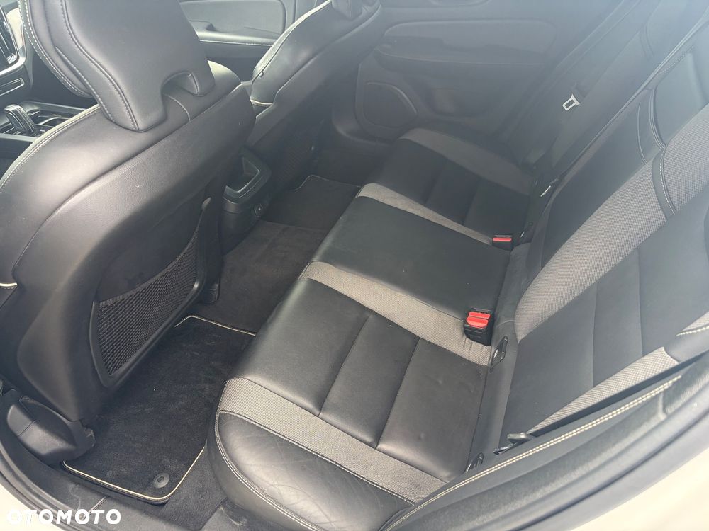 Volvo S60 B4 B R-Design - 22