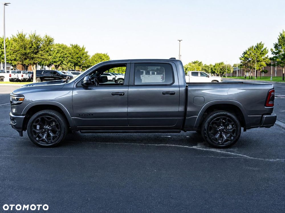 RAM 1500 Crew Cab Shortbed Limited - 32