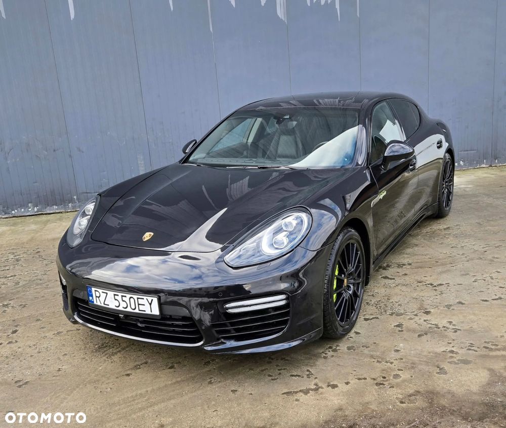 Porsche Panamera S - 1