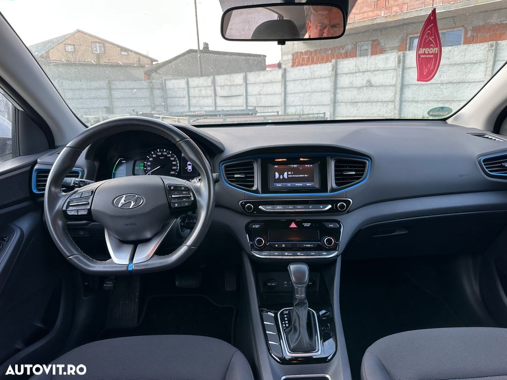 Hyundai IONIQ - 10