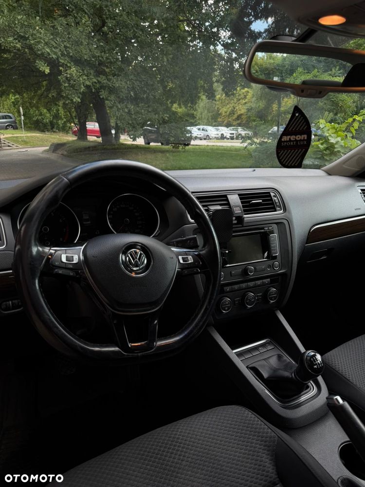 Volkswagen Jetta - 5