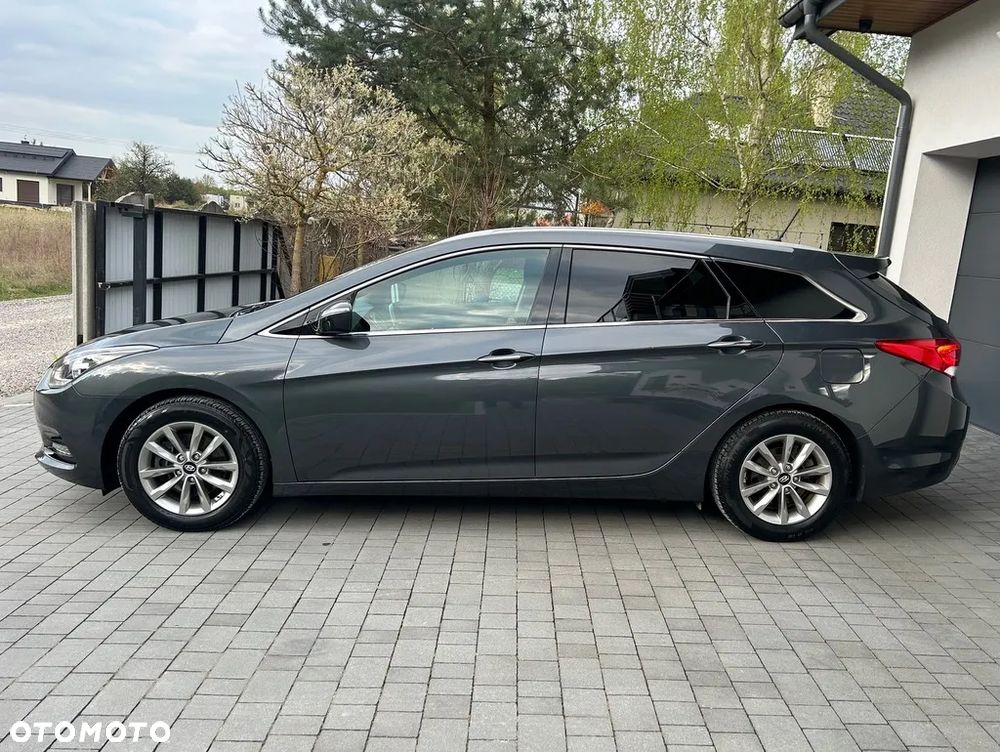 Hyundai i40 Kombi blue 1.6 Family+ - 14