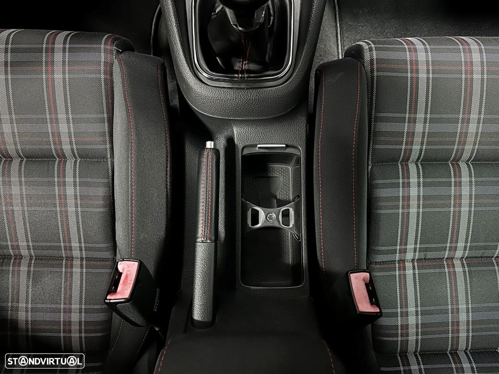 VW Golf 2.0 GTI - 33