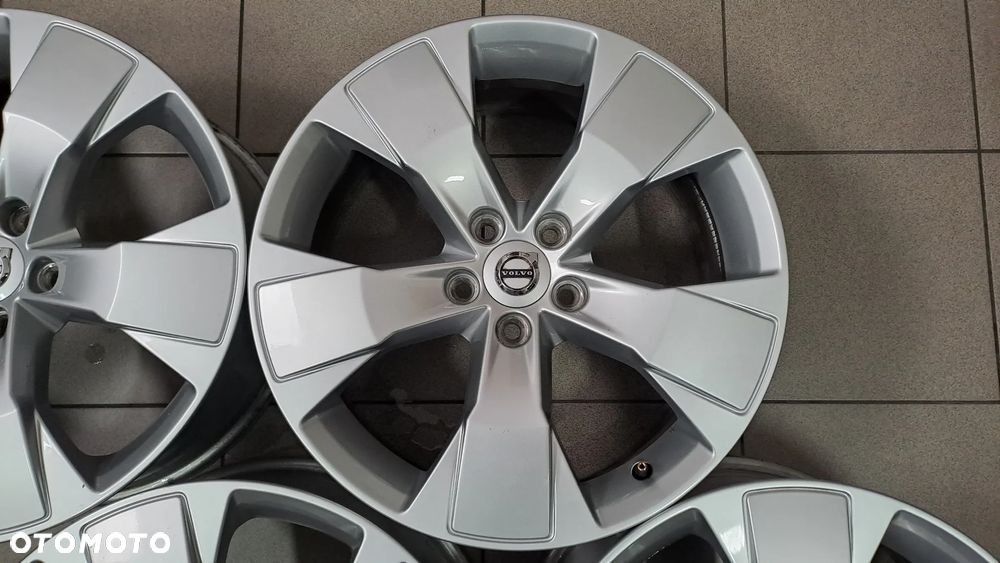 Felgi Aluminiowe 18 Volvo XC 40 5x108 ET 50.5 - 8