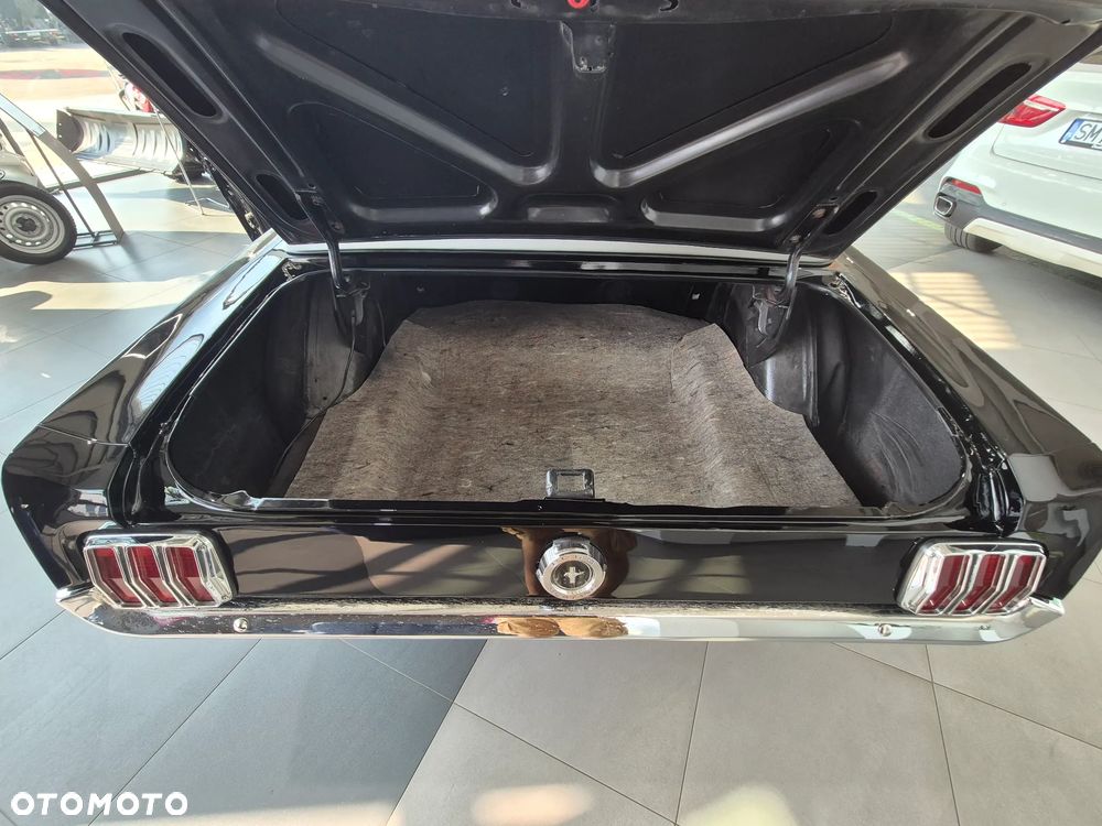 Ford Mustang - 34