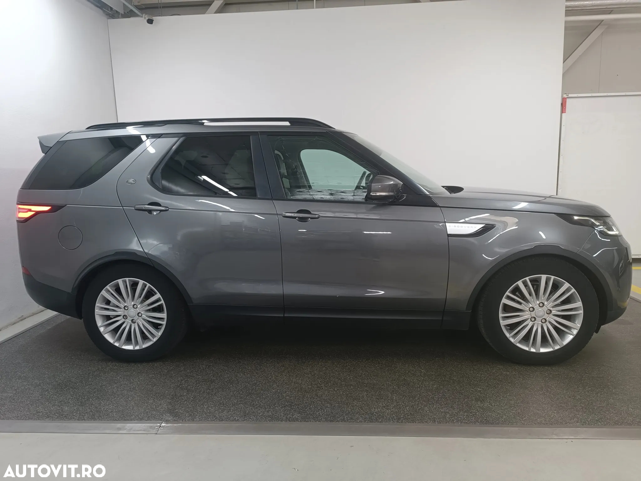 Land Rover Discovery 3.0 L TD6 HSE - 3