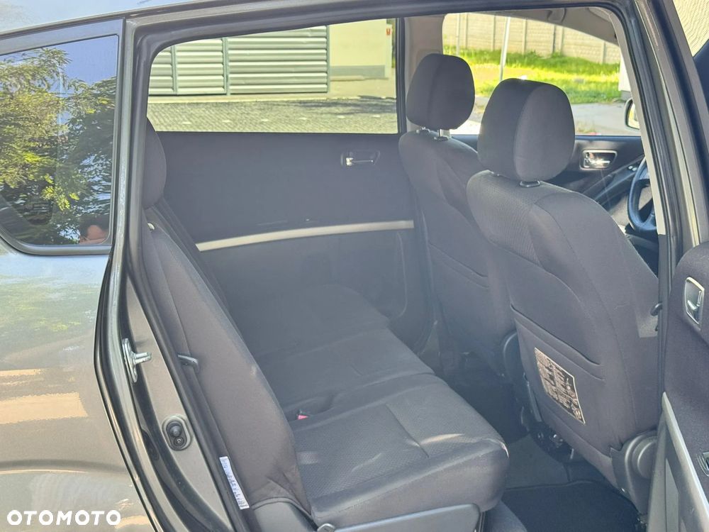 Toyota Corolla Verso 1.6 Terra 7os - 35