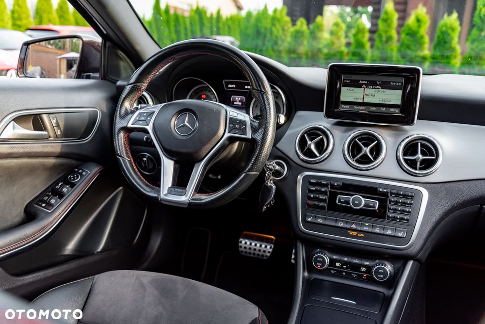 Mercedes-Benz GLA 250 4Matic 7G-DCT AMG Line - 28