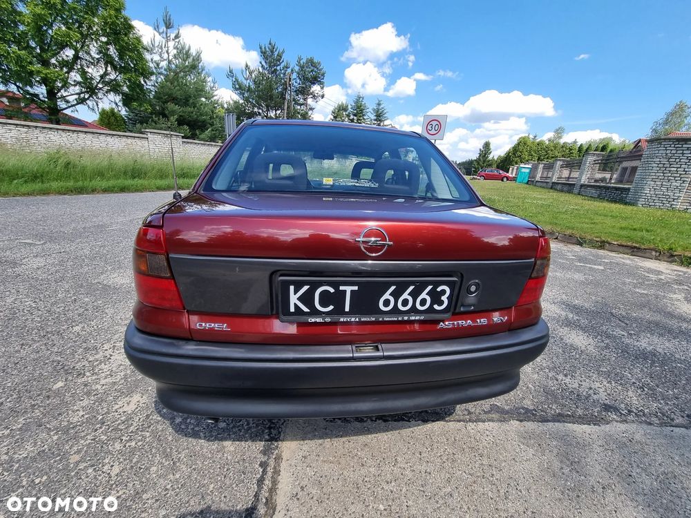 Opel Astra 1.6 GL - 10