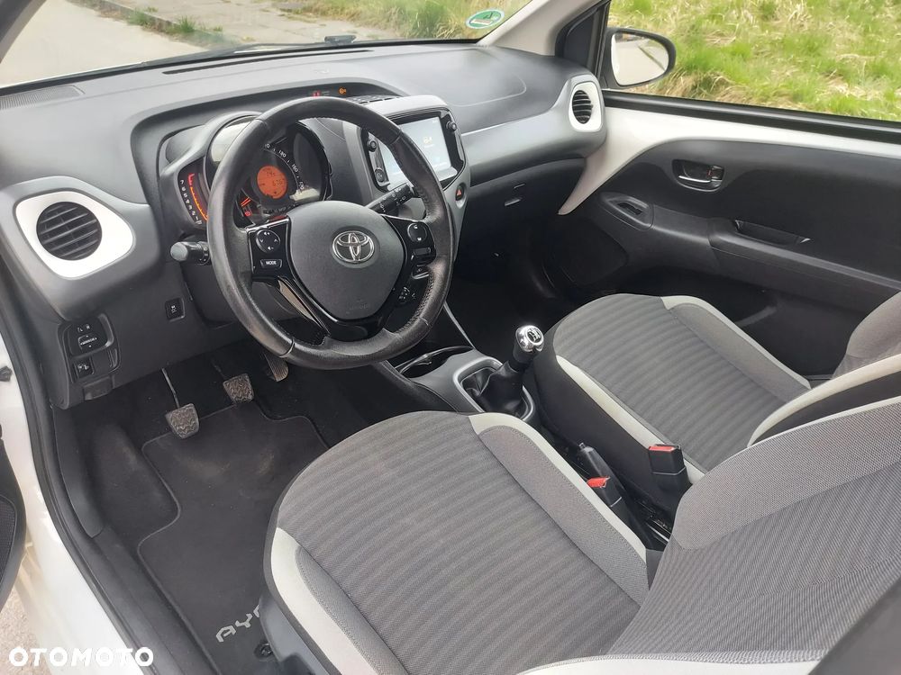 Toyota Aygo x-play - 15