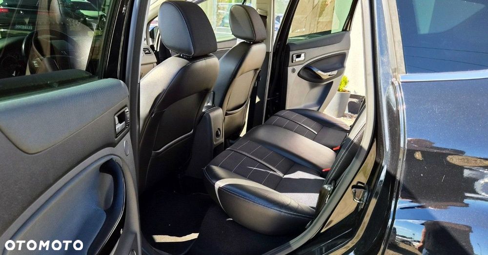 Ford Kuga - 25