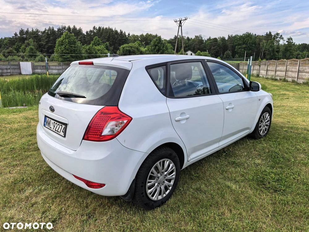 Kia Ceed 1.4 L - 6