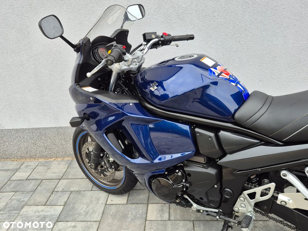 Suzuki GSX - 11