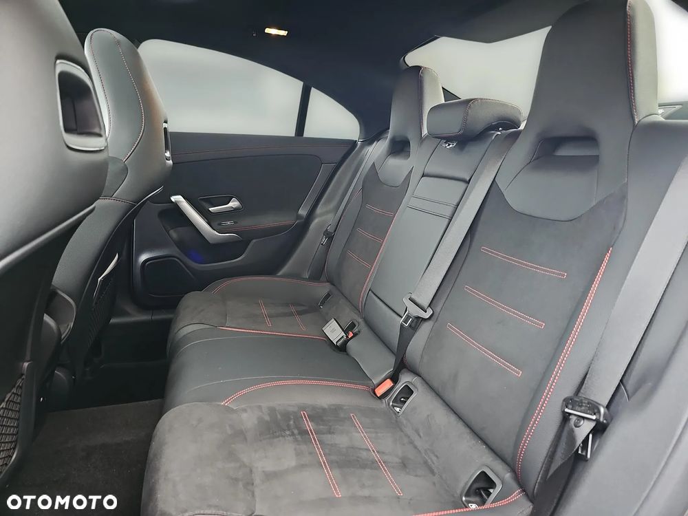 Mercedes-Benz CLA 200 7G-DCT AMG Line Advanced Plus - 11