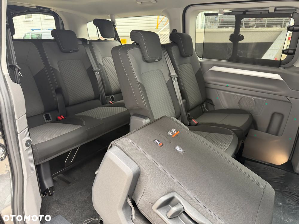 Volkswagen Caravelle - 18