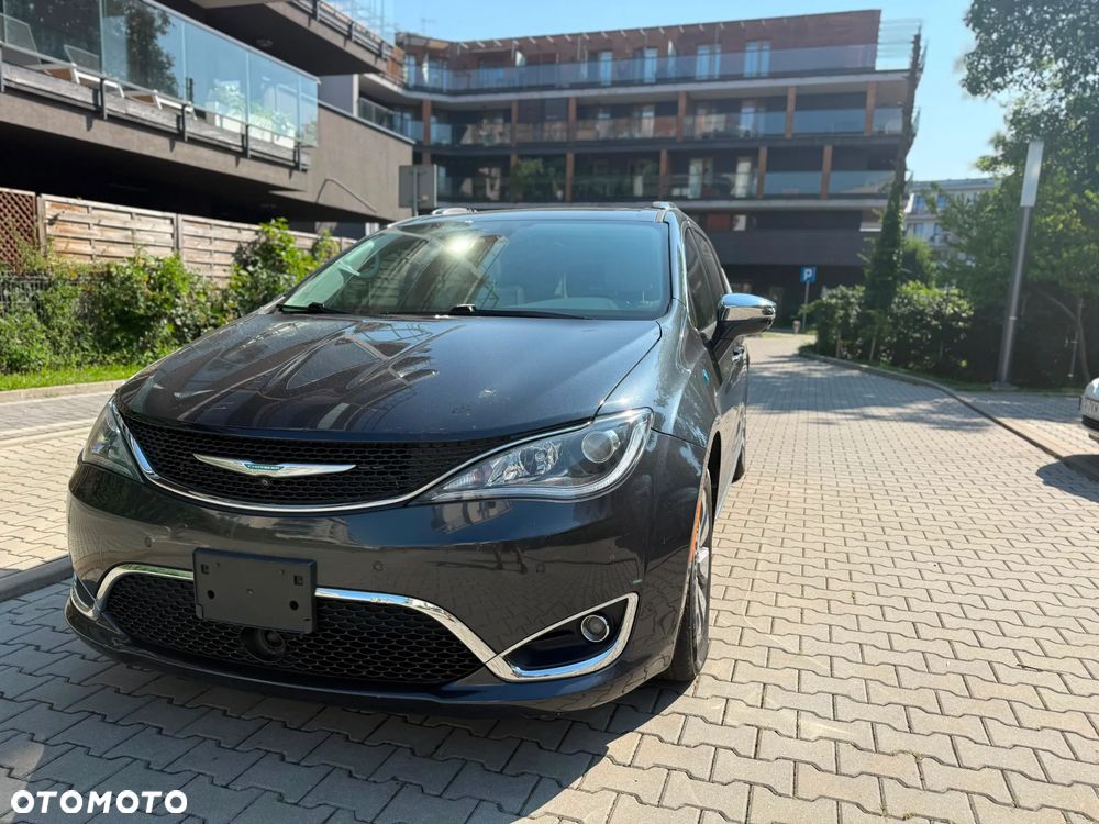 Chrysler Pacifica - 3