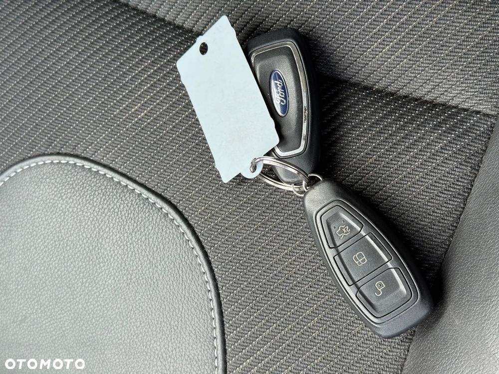 Ford Kuga 2.0 TDCi 2x4 Titanium - 24