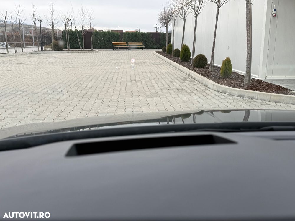 Skoda Octavia Combi 2.0 TDI DSG Premium Edition - 32