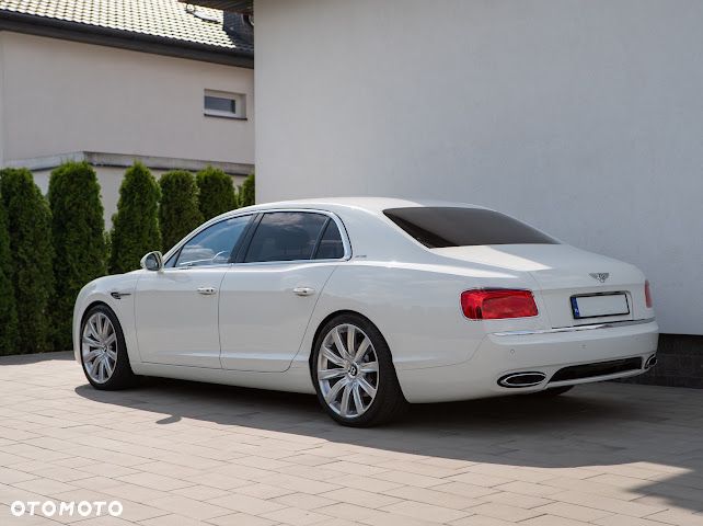 Bentley Flying Spur - 12