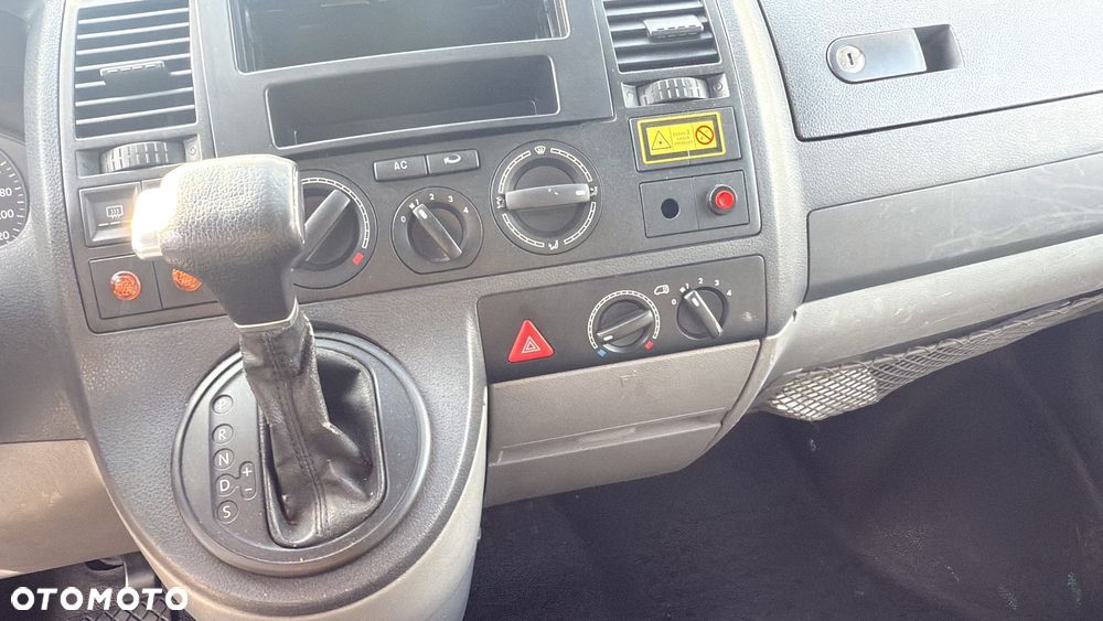 Volkswagen Caravelle - 15