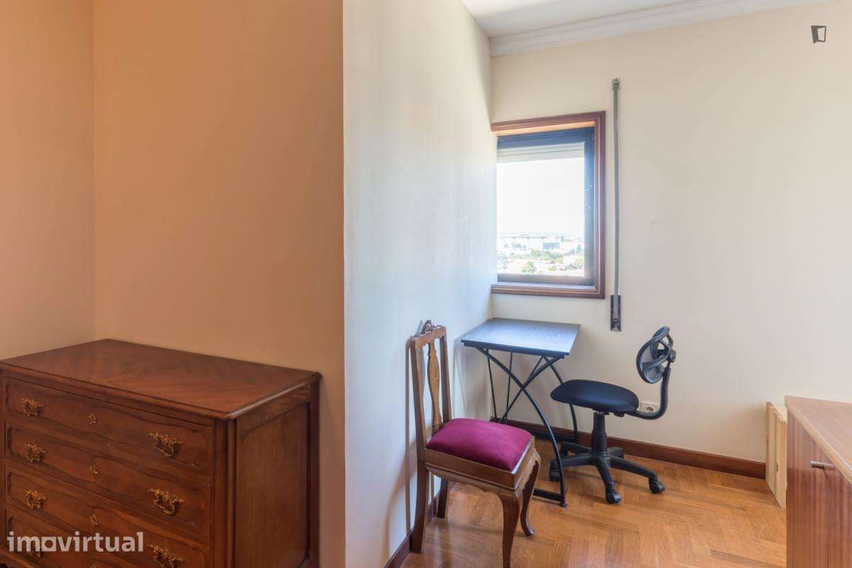 Quarto - localizado em Paranhos Porto - Grande imagem: 2/15