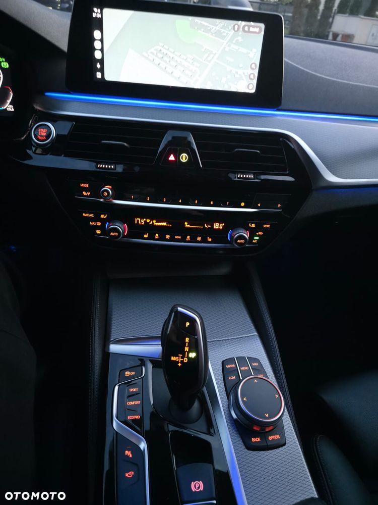 BMW Seria 5 520d xDrive M Sport Edition - 8