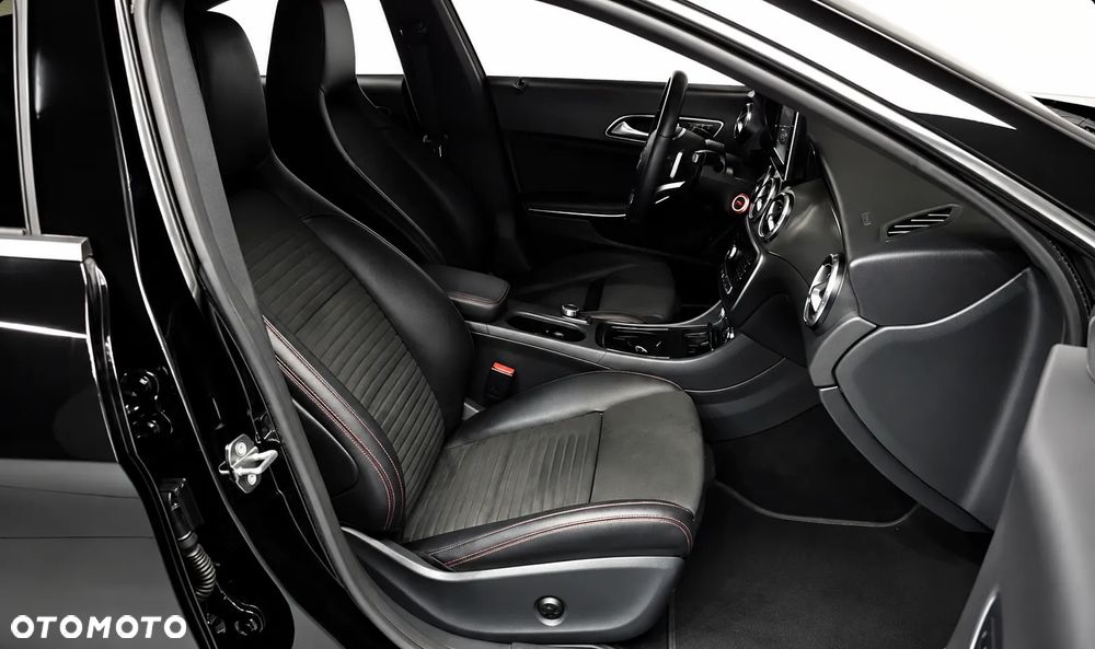 Mercedes-Benz CLA 250 AMG Line 7G-DCT - 26