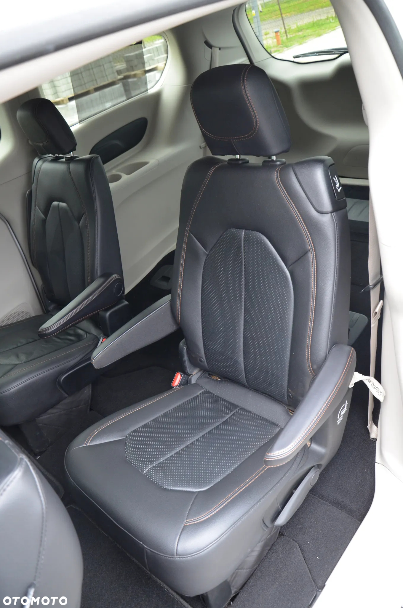 Chrysler Pacifica - 16