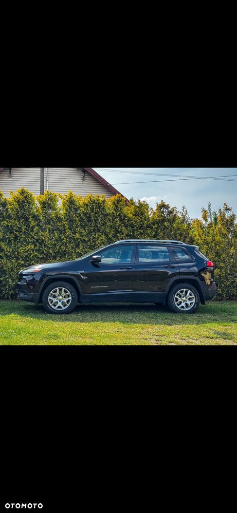 Jeep Cherokee - 3