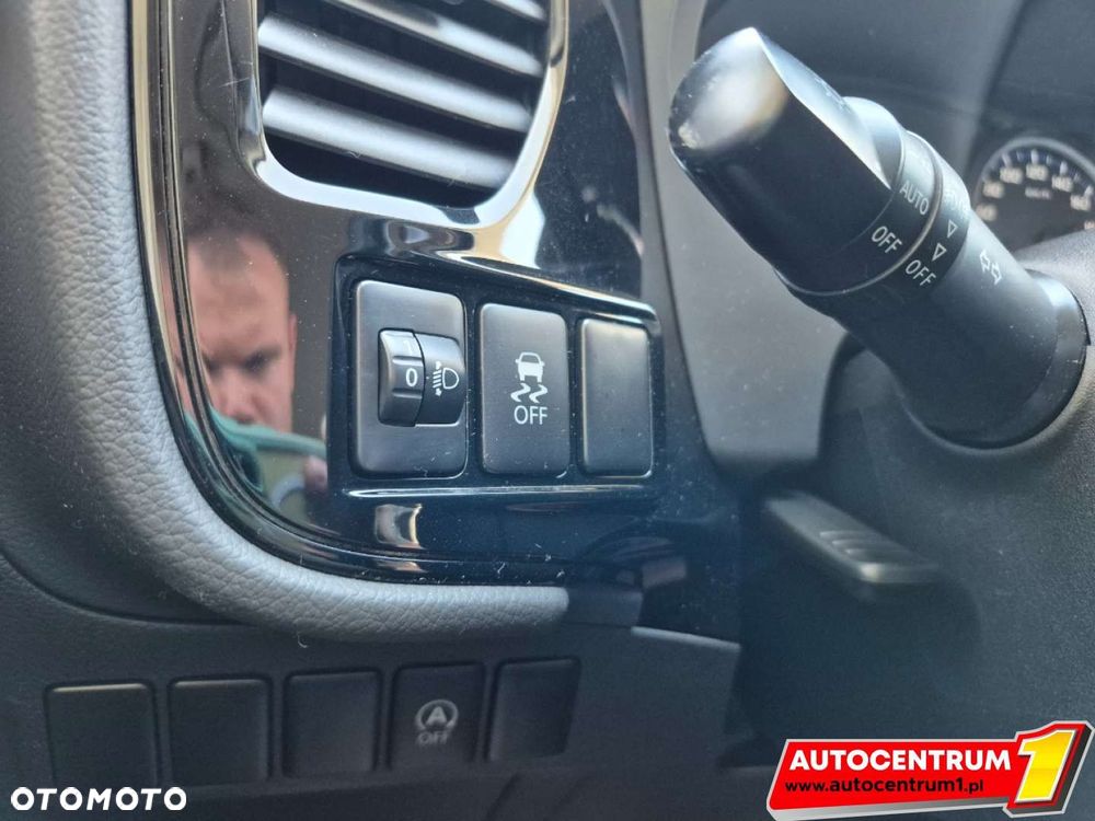 Mitsubishi Outlander - 32