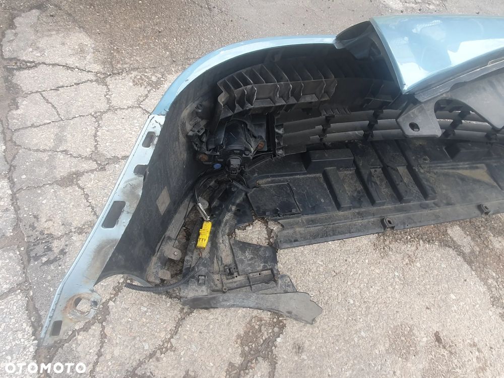 Zderzak przedni Przód Renault Clio III 8200681732 KOD LAKIERU TERNK - 8