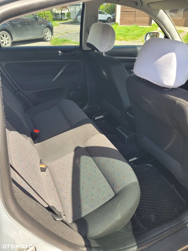 Volkswagen Passat 1.8 Comfortline - 3