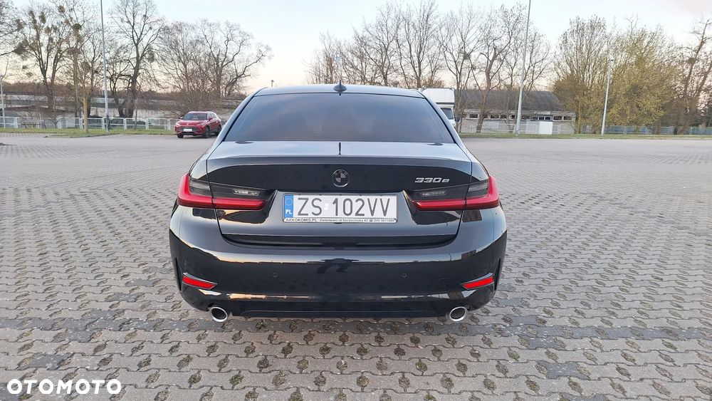 BMW Seria 3 330e M Sport - 6
