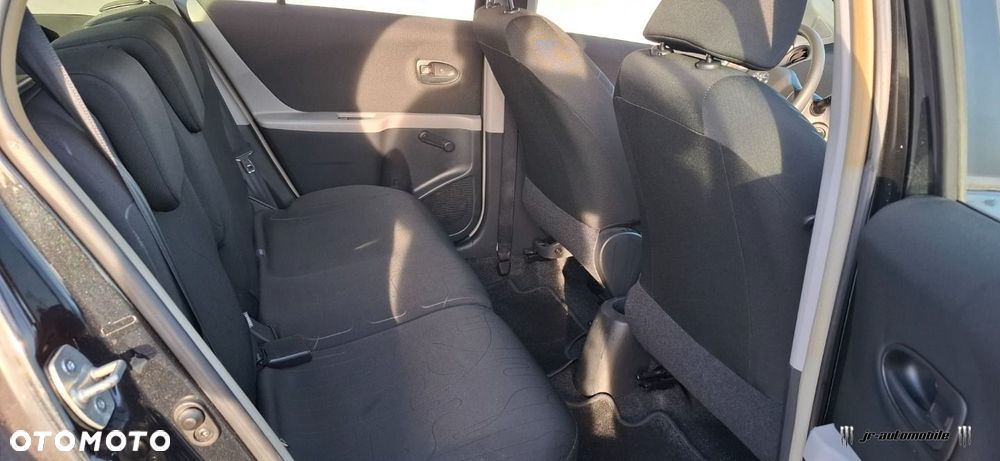 Toyota Yaris - 10