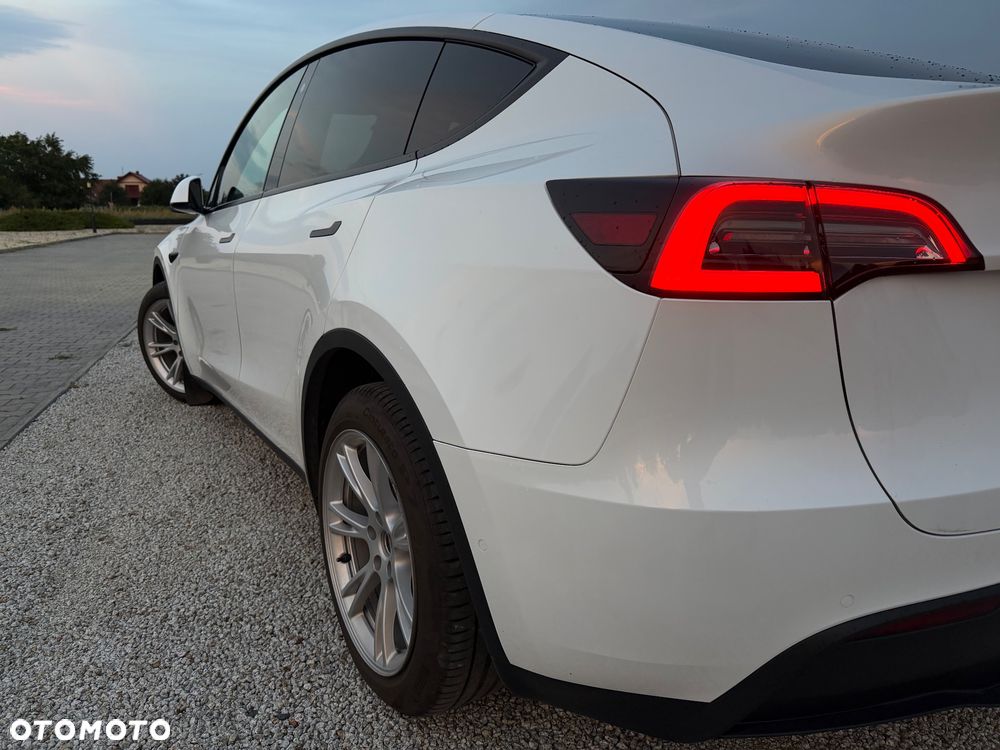 Tesla Model Y - 18
