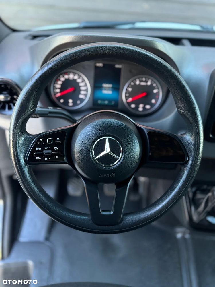 Mercedes-Benz Sprinter - 24