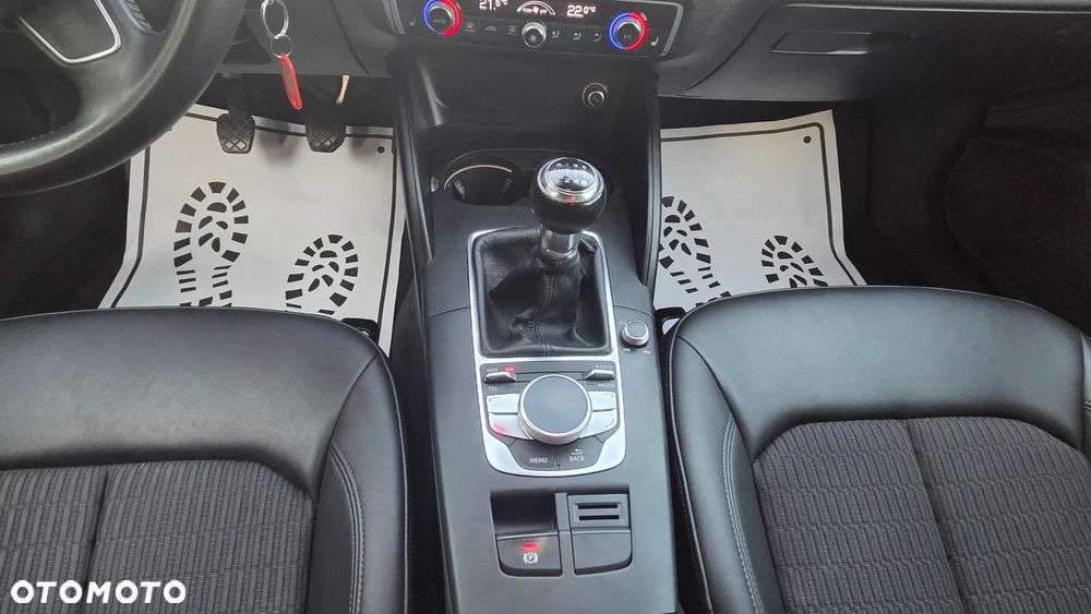 Audi A3 Sportback 2.0 TDI S line Sportpaket - 29