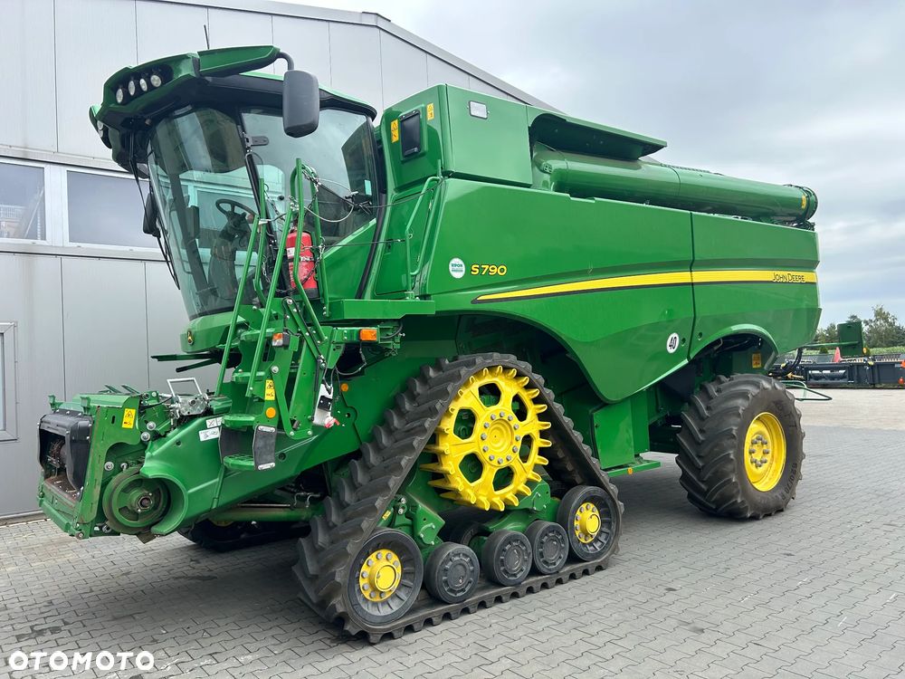 John Deere S790 - 9