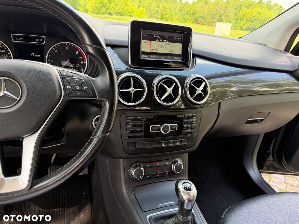 Mercedes-Benz Klasa B 180 d Peak Edition - 32