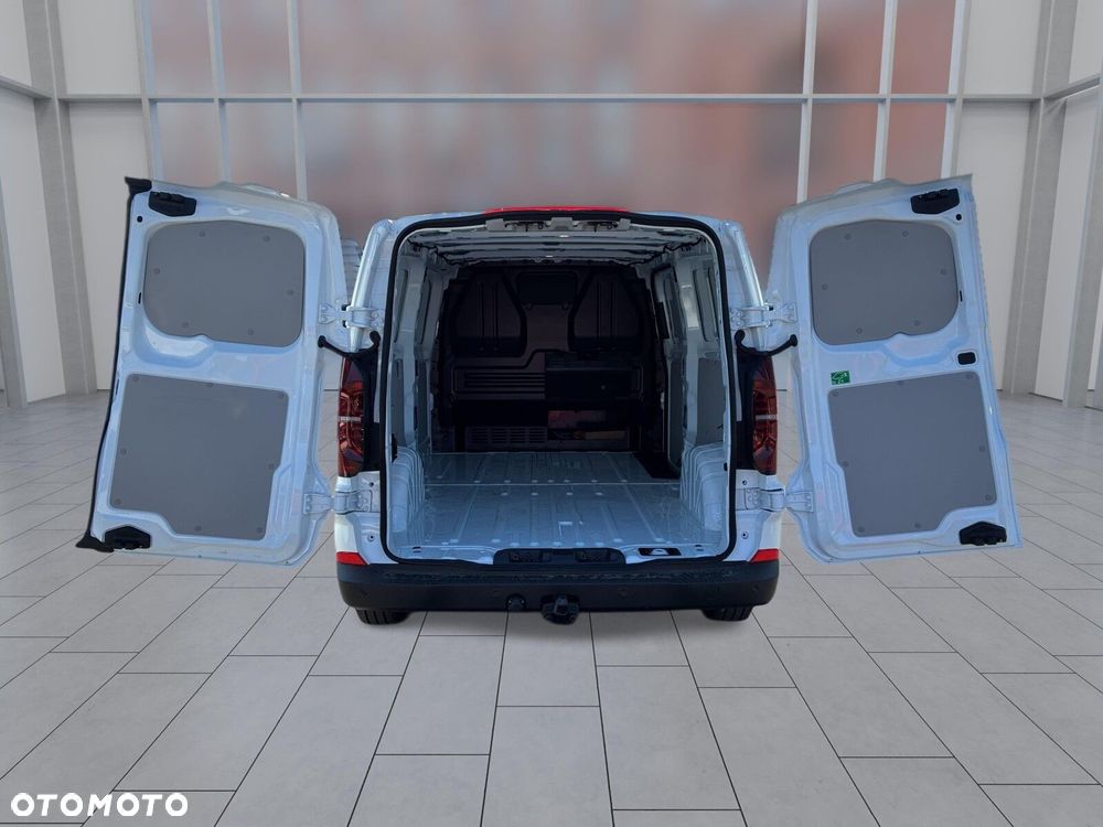 Volkswagen Transporter Furgon L2H1, 2.0 TDI 150 KM manual r. o. 3500 - 11