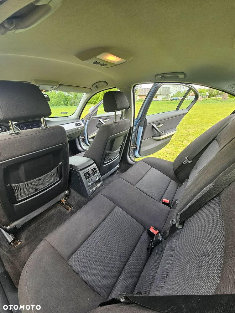 BMW Seria 3 318i Edition Sport - 10