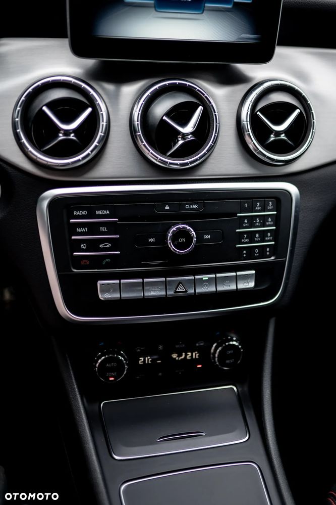 Mercedes-Benz CLA 220 4-Matic AMG Line - 25