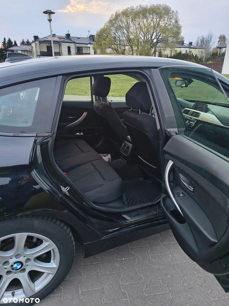 BMW Seria 3 318d MHEV Advantage - 11