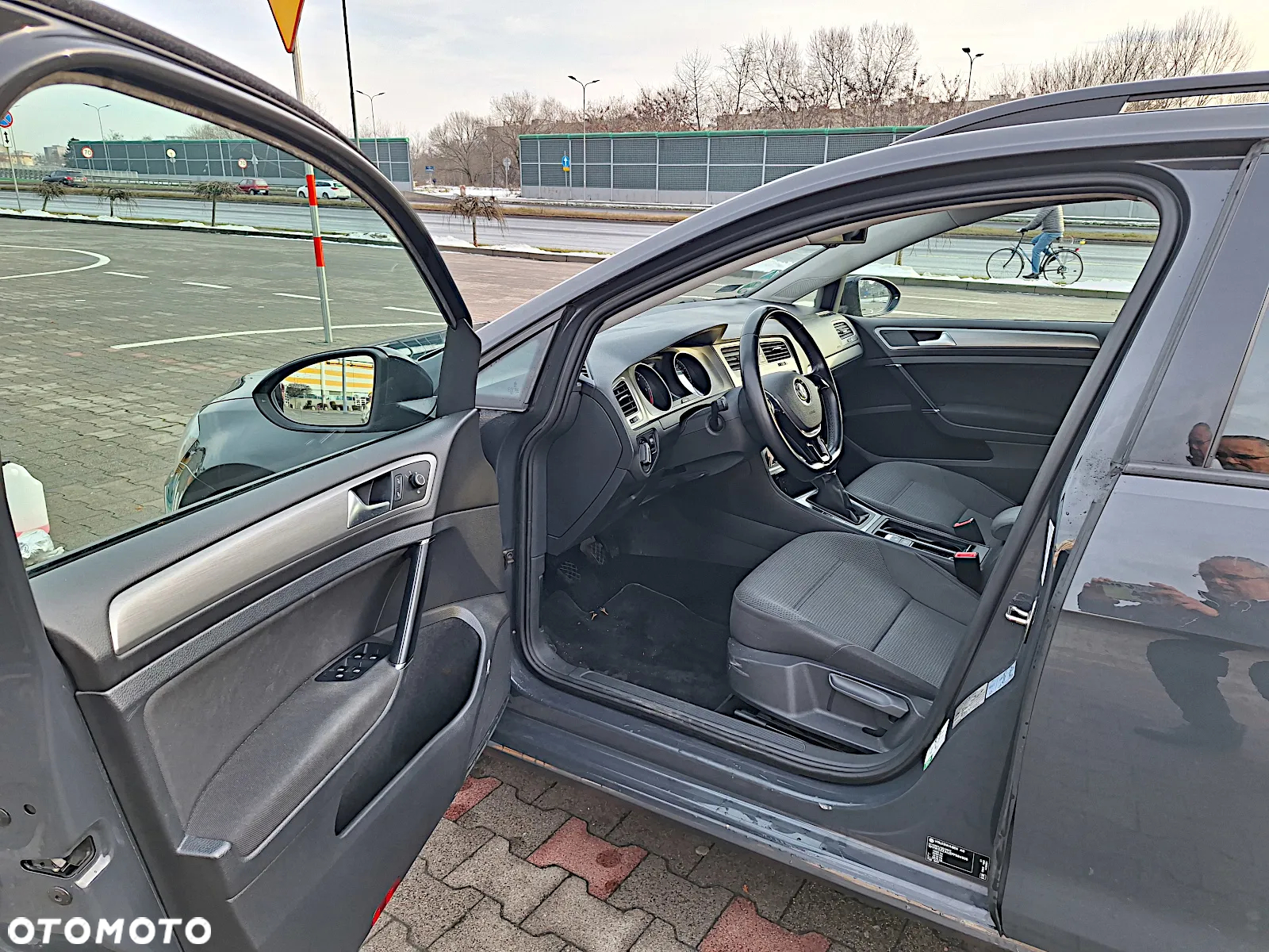 Volkswagen Golf 1.6 TDI BlueMotion Technology Comfortline - 8