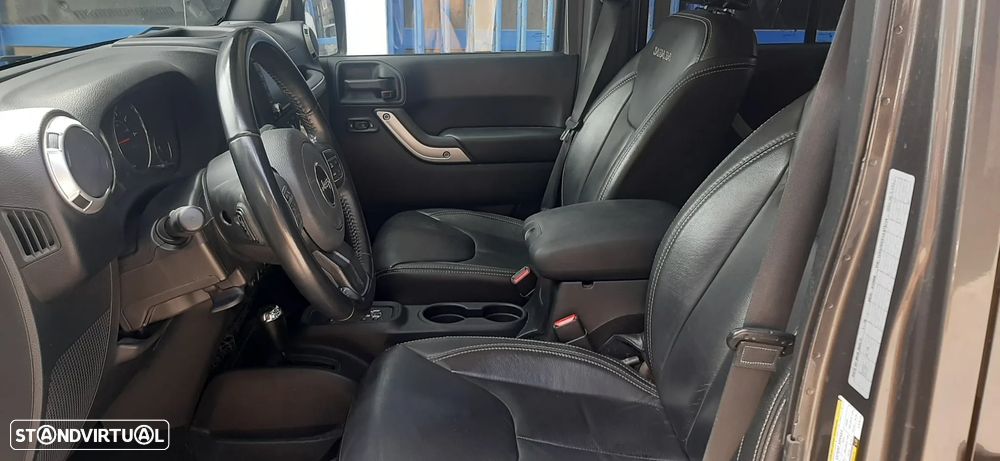 Jeep Wrangler - 11