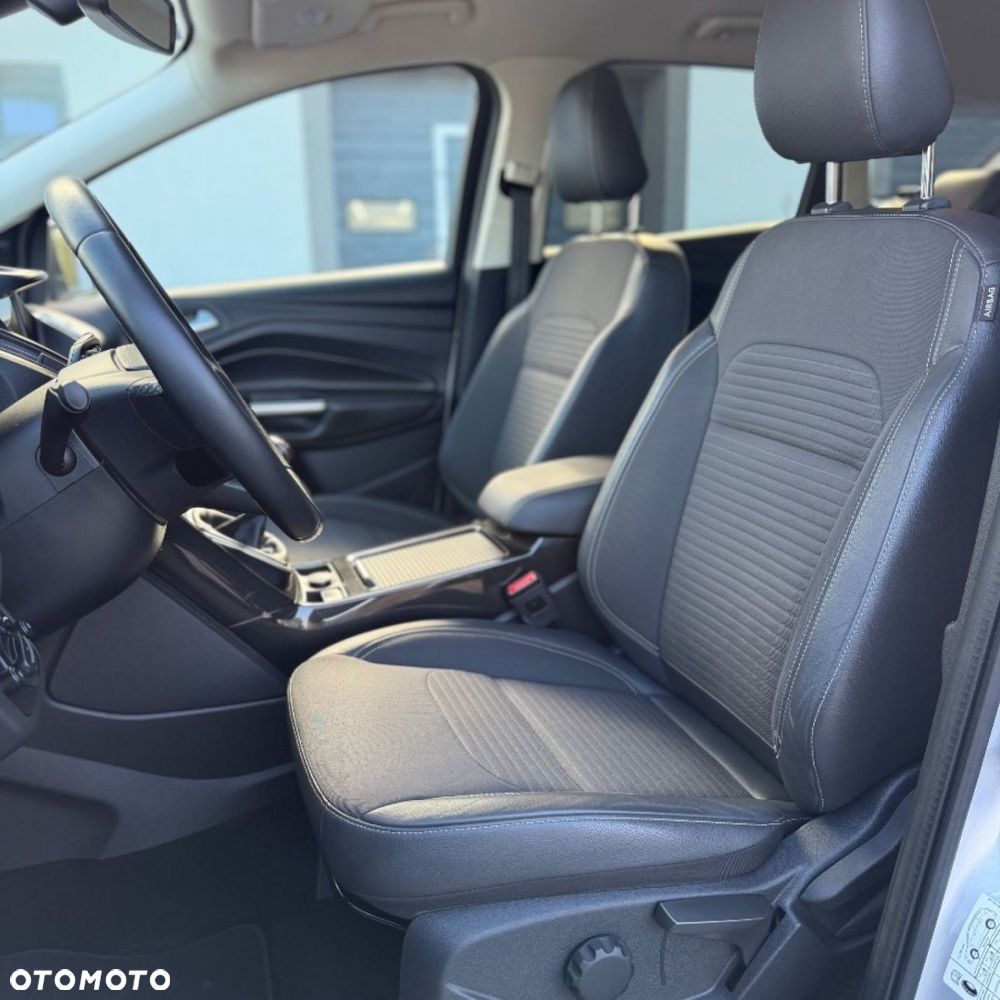 Ford Kuga - 36