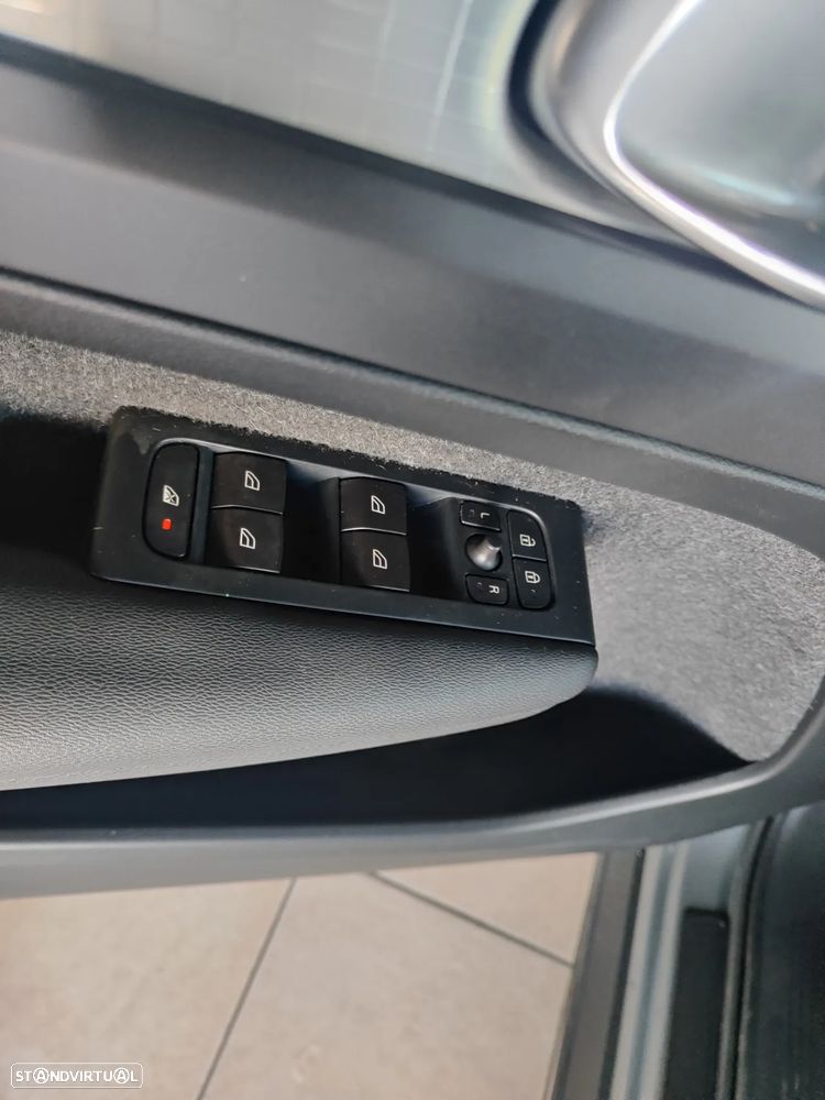 Volvo XC 40 2.0 D3 Momentum Geartronic - 22